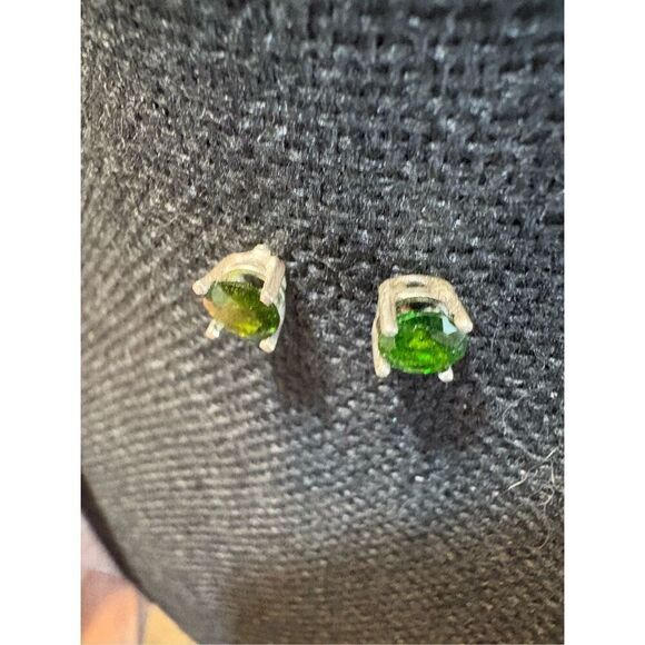 Women’s Bright Green Stud Earrings, NEW, Handmade, Sterling Silver, Helenite - Picture 4 of 5